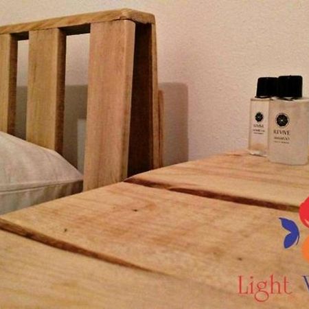 Light Wings Family Guesthouse Єреван Екстер'єр фото