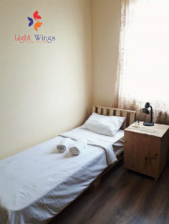 Light Wings Family Guesthouse Єреван Екстер'єр фото