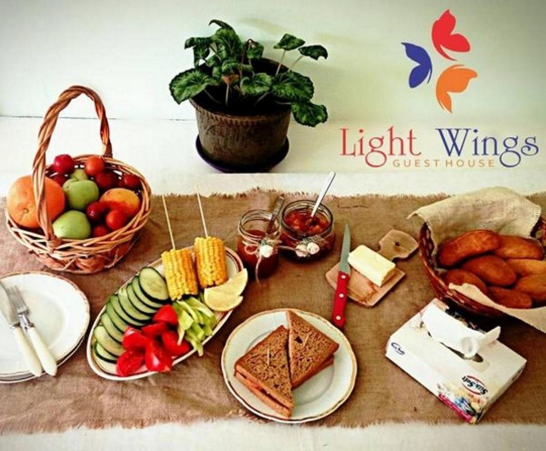 Light Wings Family Guesthouse Єреван Екстер'єр фото