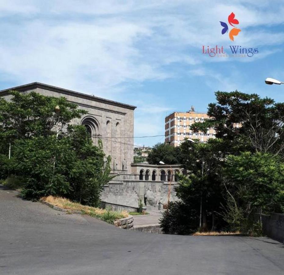 Light Wings Family Guesthouse Єреван Екстер'єр фото
