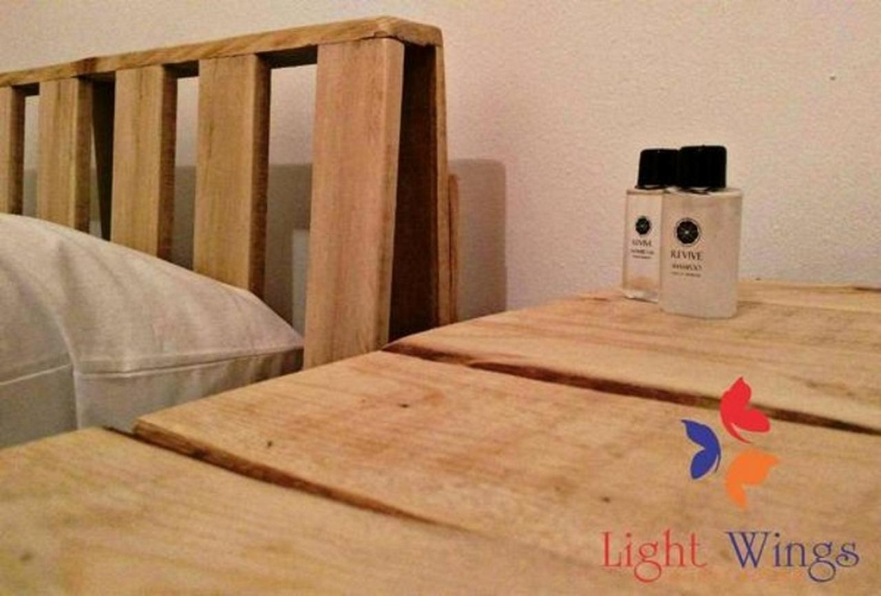 Light Wings Family Guesthouse Єреван Екстер'єр фото