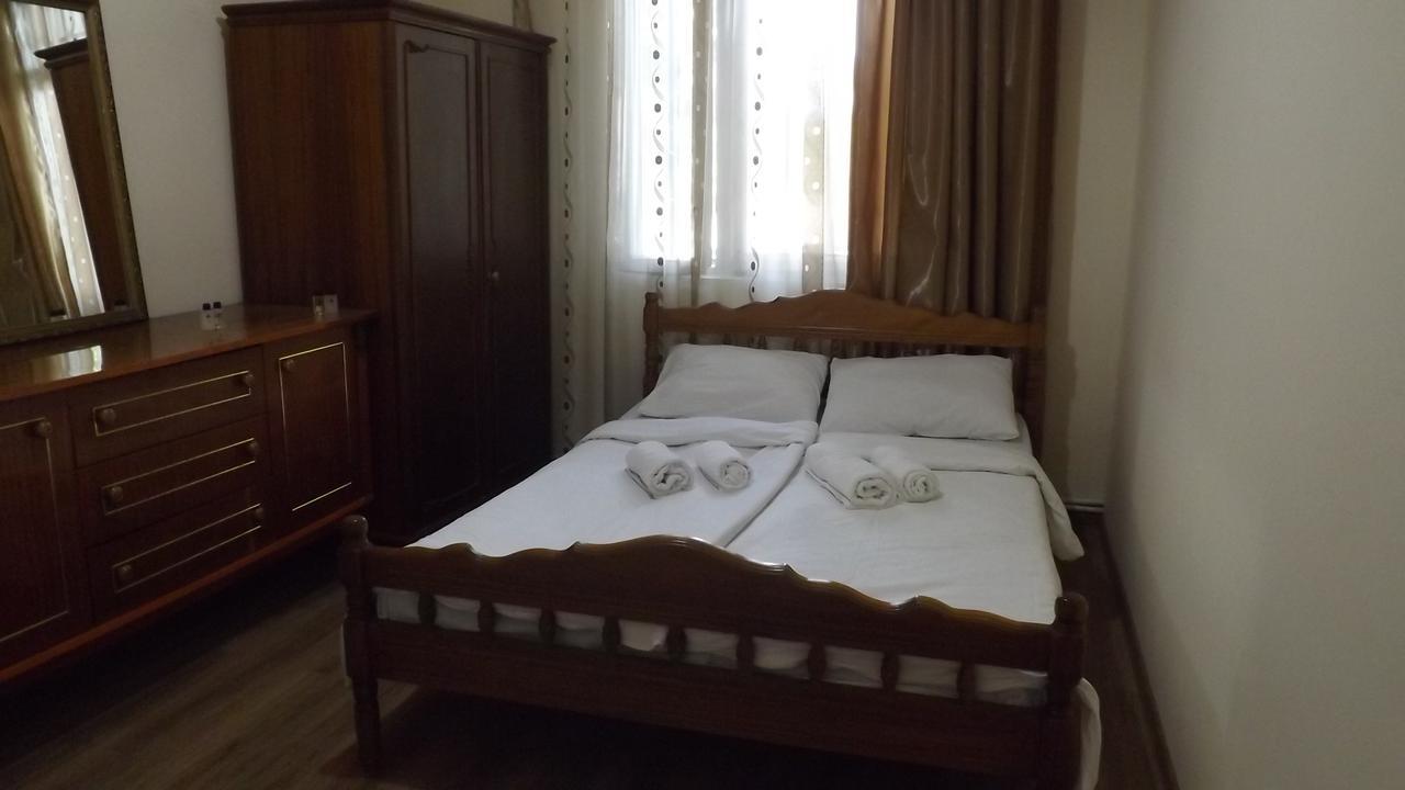 Light Wings Family Guesthouse Єреван Екстер'єр фото