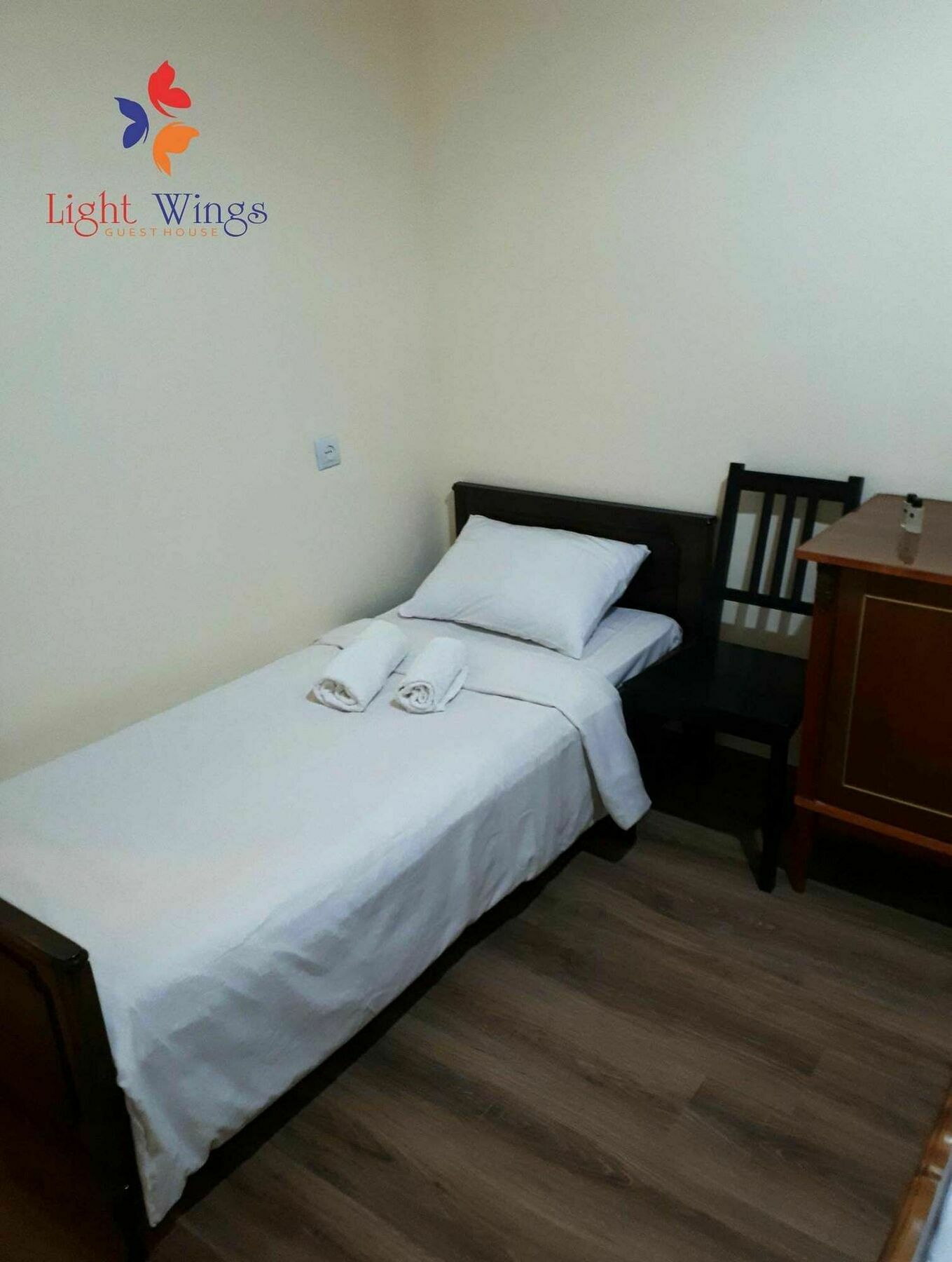 Light Wings Family Guesthouse Єреван Екстер'єр фото