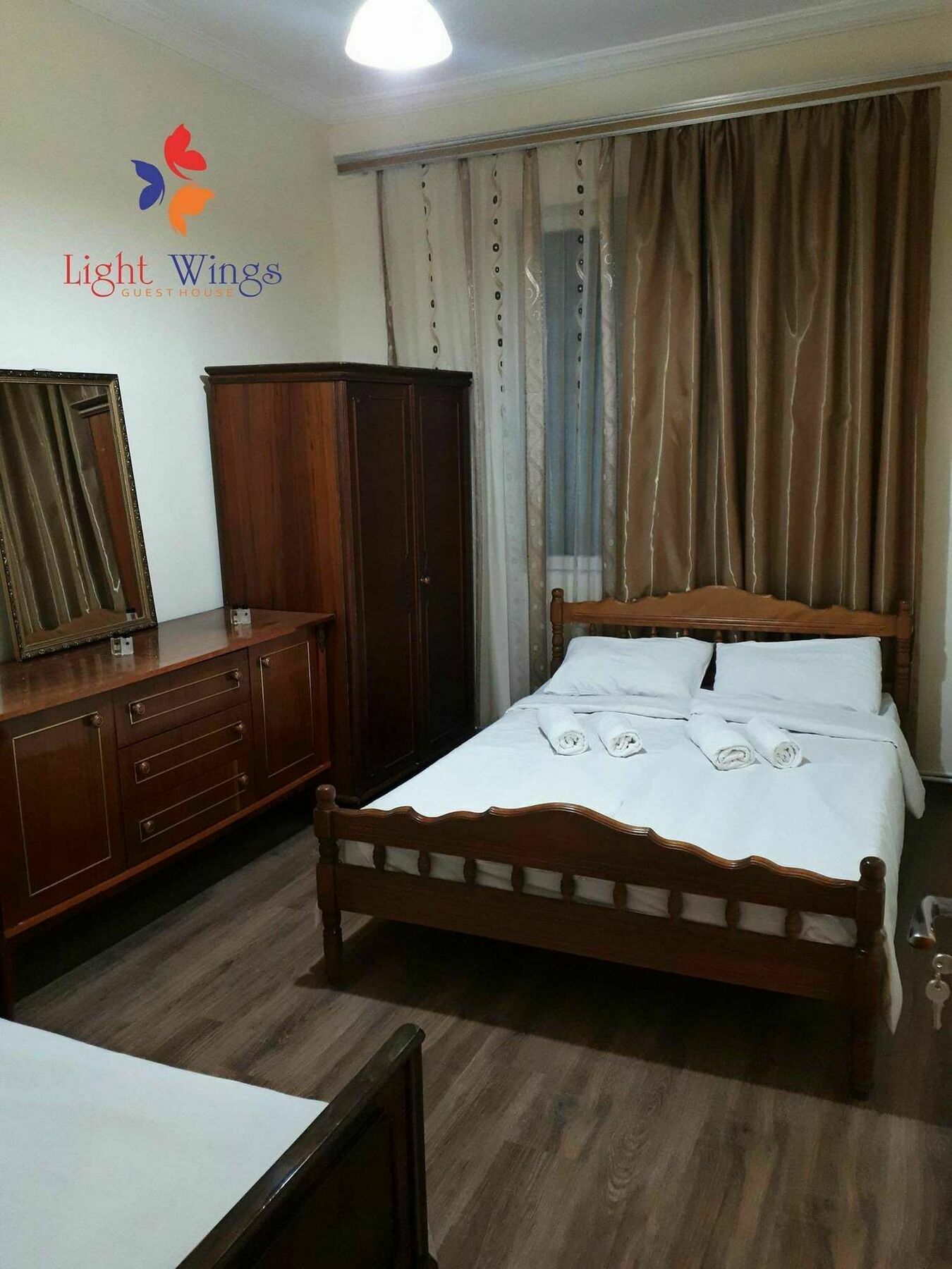 Light Wings Family Guesthouse Єреван Екстер'єр фото